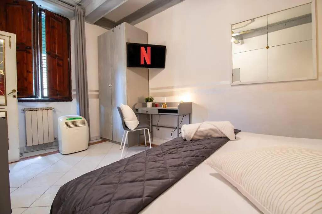 Firenze Duomo 400 Metri *Dimora Degli Specchi* Apartment 0*, Florence